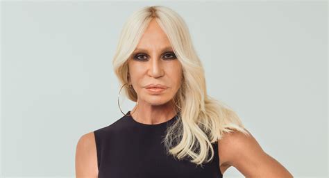 ramona versace quanti anni ha|Donatella Versace, storia di una donna diventata icona .